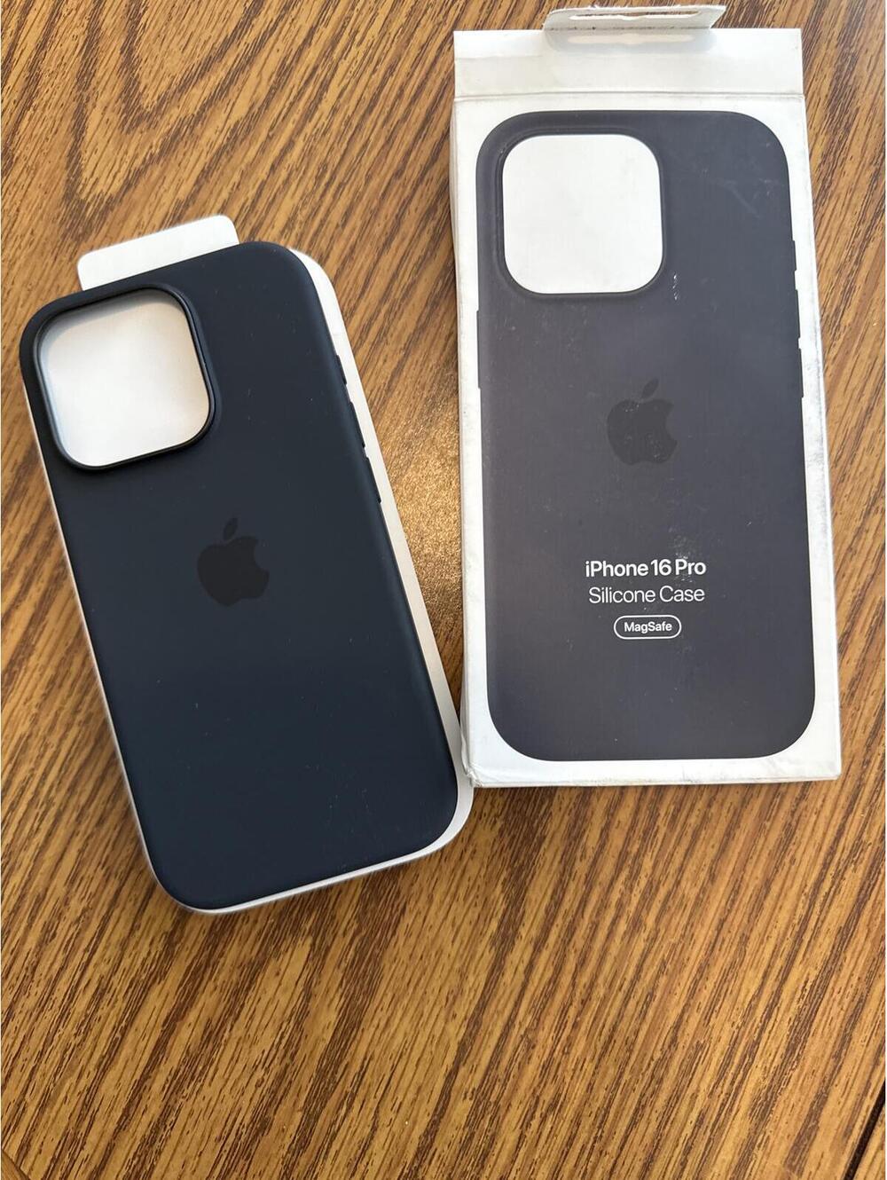 Apple iPhone 16 Pro Silicone Case with MagSafe - Black